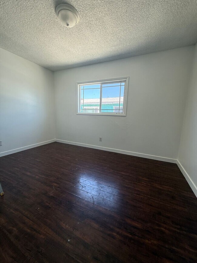 Foto del edificio - 1534 W 205th St