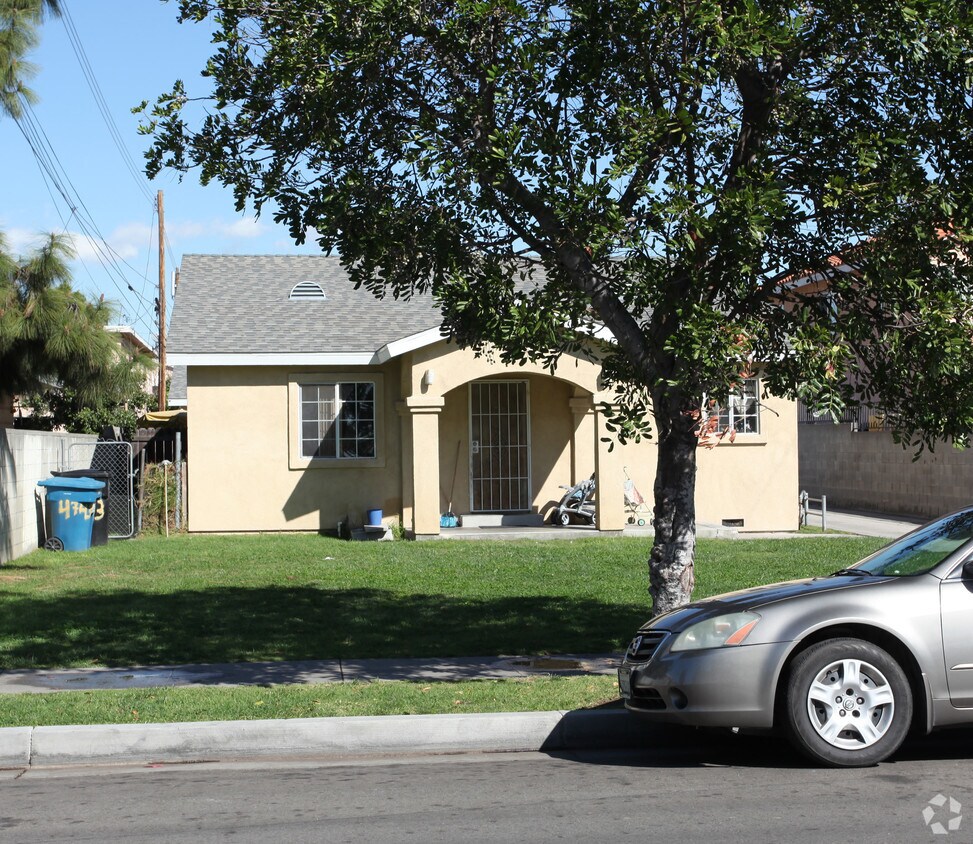 Building Photo - 4743-4747 1/2 Live Oak St
