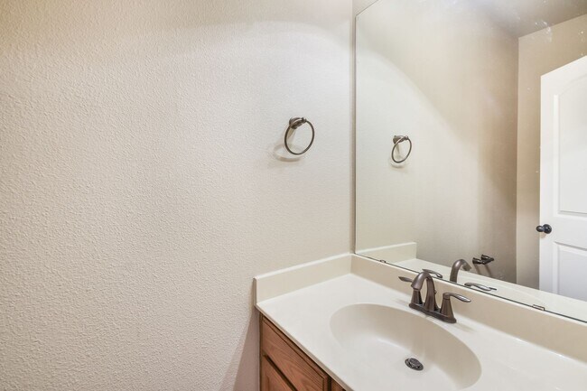 Building Photo - 3 BEDROOM DUPLEX LOCATED IN HUTTO, TEXAS!