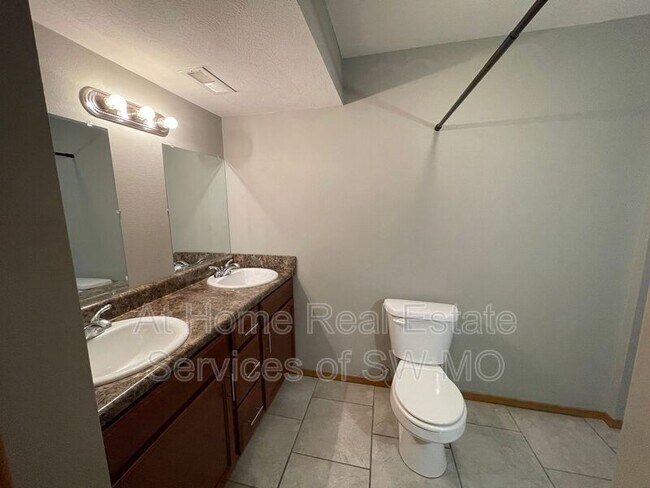 Foto del edificio - 3397 S Hillcrest Ave