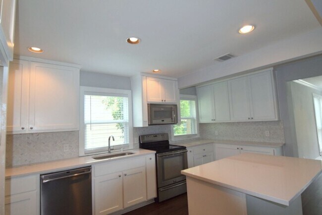 Building Photo - 7513 Carriage Dr