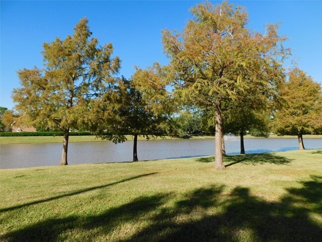 Foto del edificio - 3303 Rimrock Dr