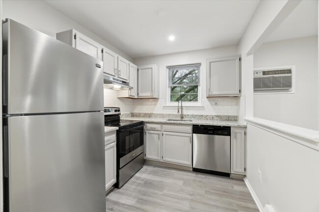 Building Photo - Apartments At Pine Brook