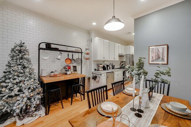 Foto del edificio - 249 New York Ave