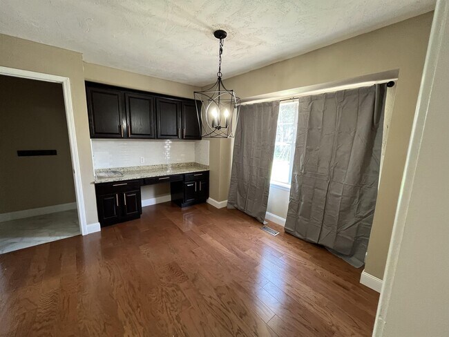 Foto del edificio - 1304 Pine Oak Dr