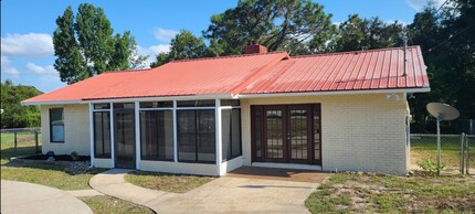 Building Photo - 5 Pine Ct Dr