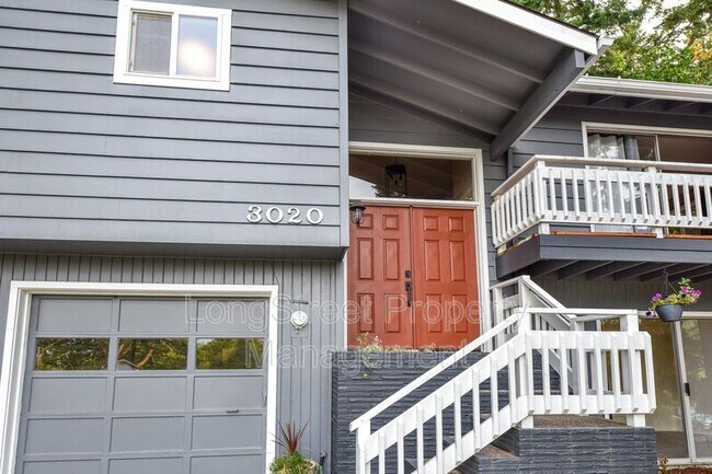 Building Photo - 3020 NW Ashwood Dr