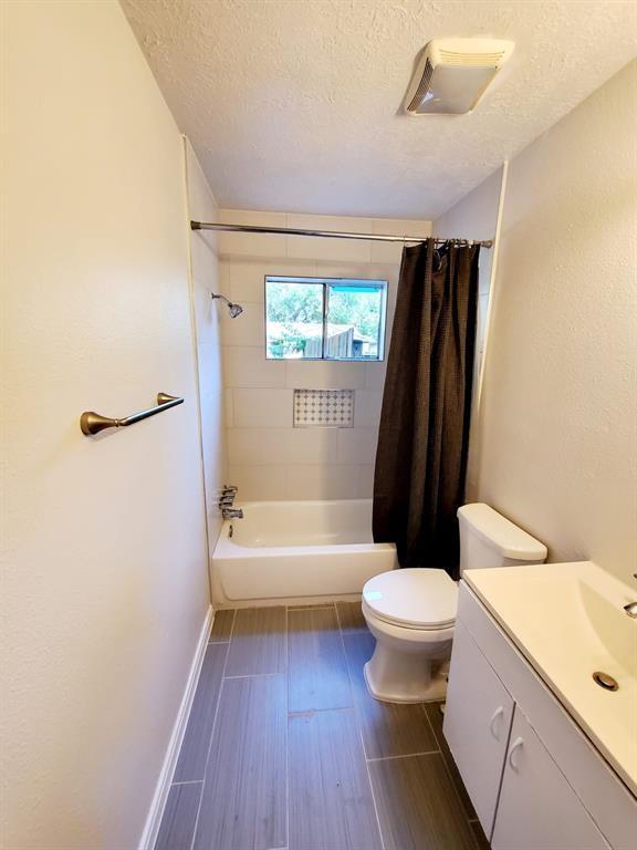 Building Photo - 4865 Beechaven St