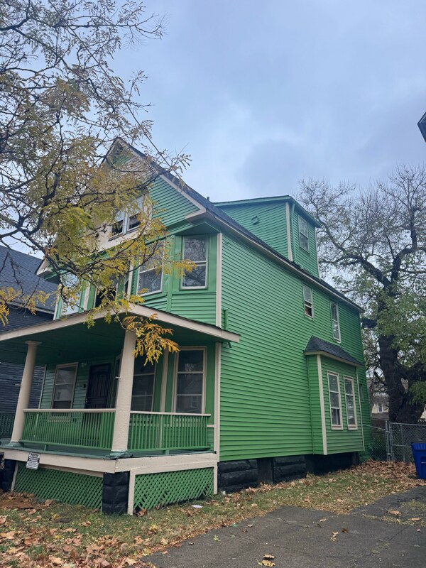 2217 E 81st St Cleveland, OH 44103 – photo 3