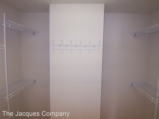 Building Photo - 2 br, 2 bath House - 3520-G E. Lombard