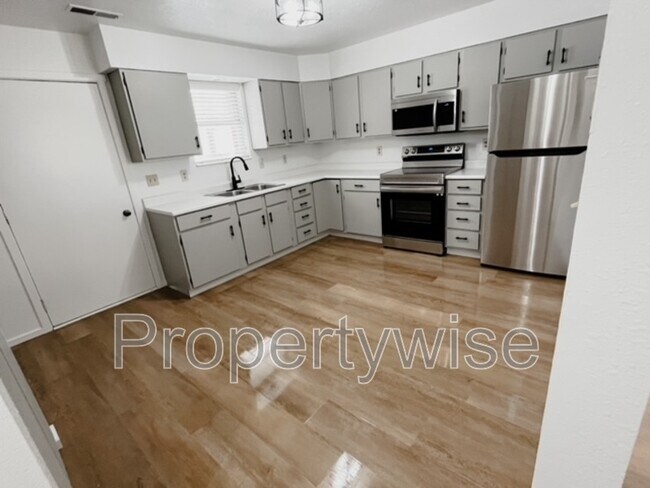 Building Photo - 770 N Main St