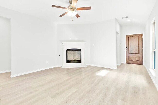 Building Photo - Gorgeous McKinney Home with Big Yard!