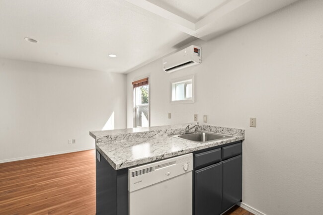 Building Photo - 1114 Reddy Ave