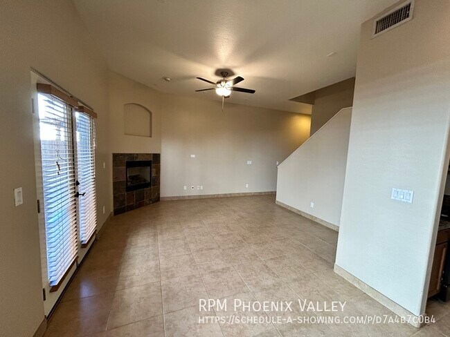Foto del edificio - Updated 3/2 Gated Townhome in Downtown Phx...