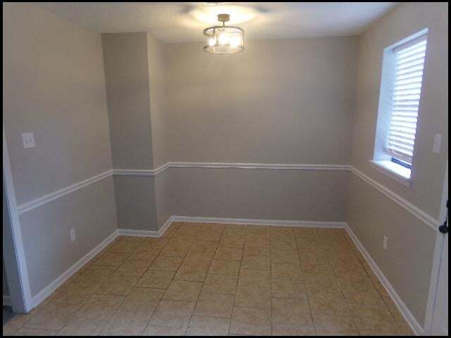 Building Photo - 13 Pheasant Run Dr