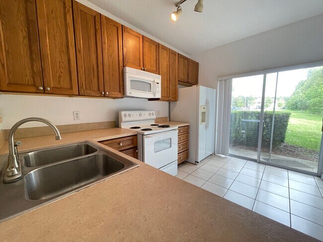 Building Photo - Spectacular 2 Story 2 bed and 2 bath condo...