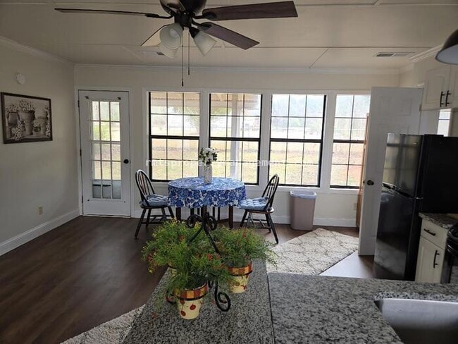 Building Photo - Studio Apartment