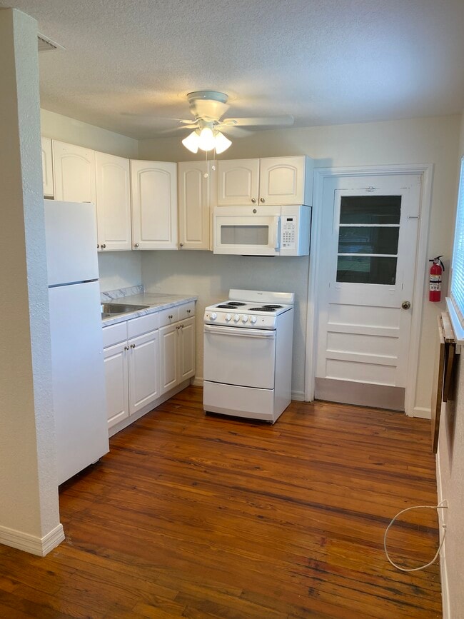 Building Photo - 1601 Essex Dr N