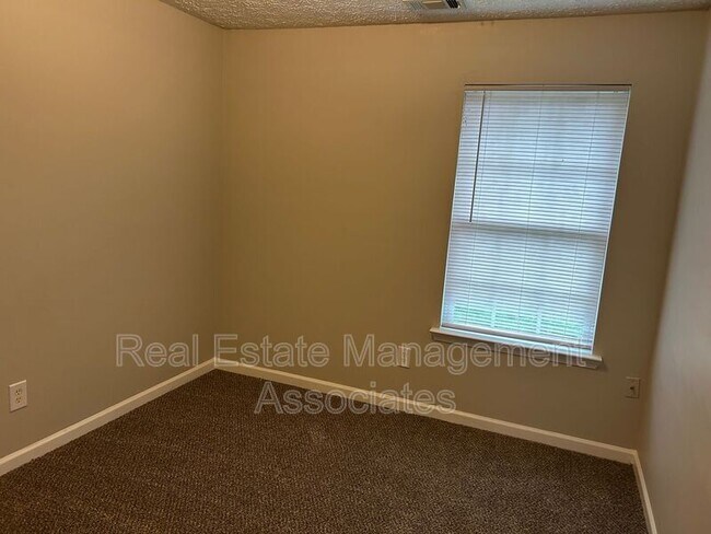 Building Photo - 1768 Carrington Dr