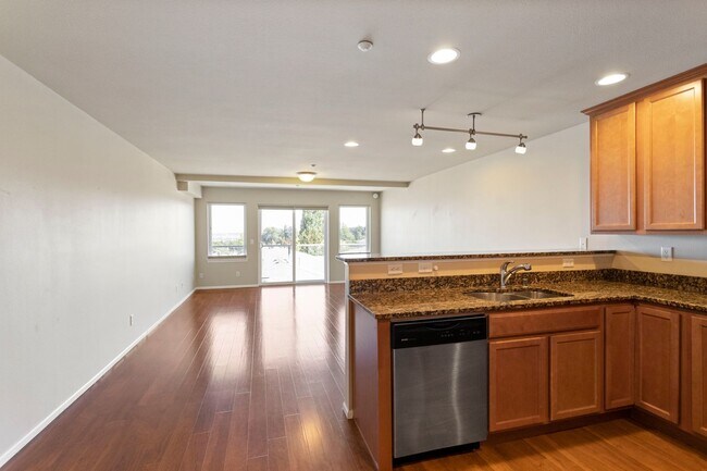 Foto del edificio - 3 Bed 3 Bath - Views - NAS Whidbey - Island Hospital