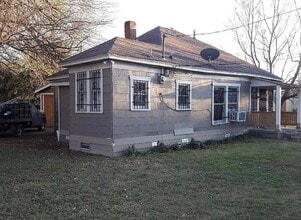 Building Photo - 2516 Lawrence St