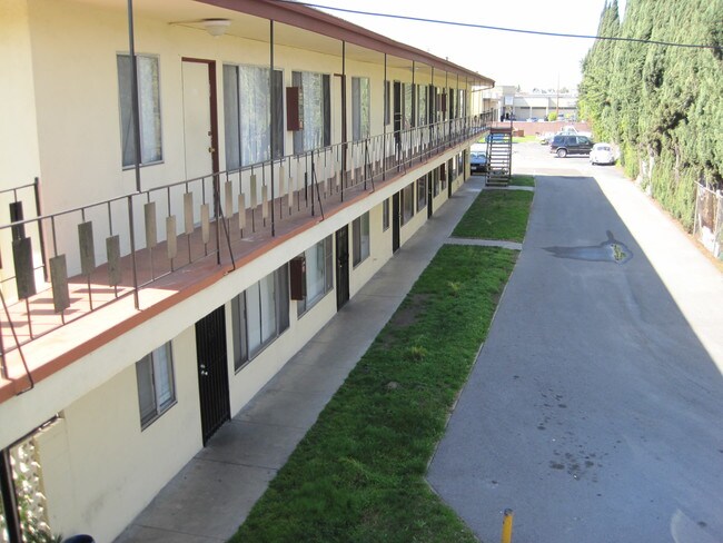 RamonaStreetApartments - Ramona Street Apartments