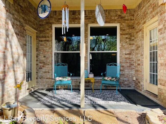 Building Photo - 4 br, 2.5 bath House - 530 Alamo Trail