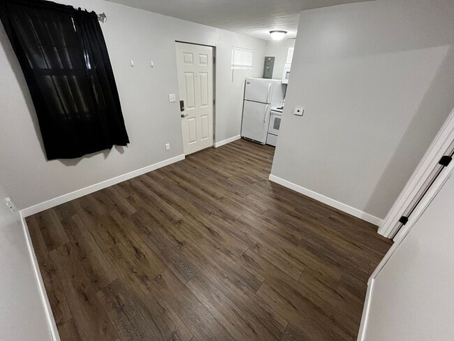 Photo - 1028-1032 Holloway St Apartment