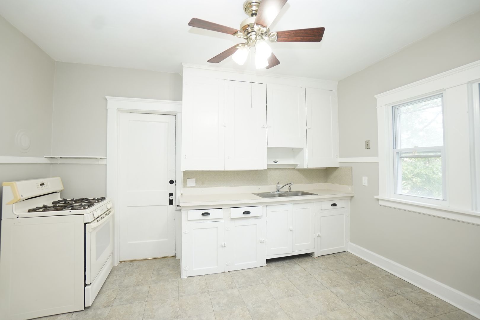 1282 Nicholson Ave Lakewood, OH 44107 – photo 5