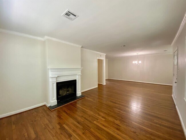 Foto del edificio - 4102 Yupon St