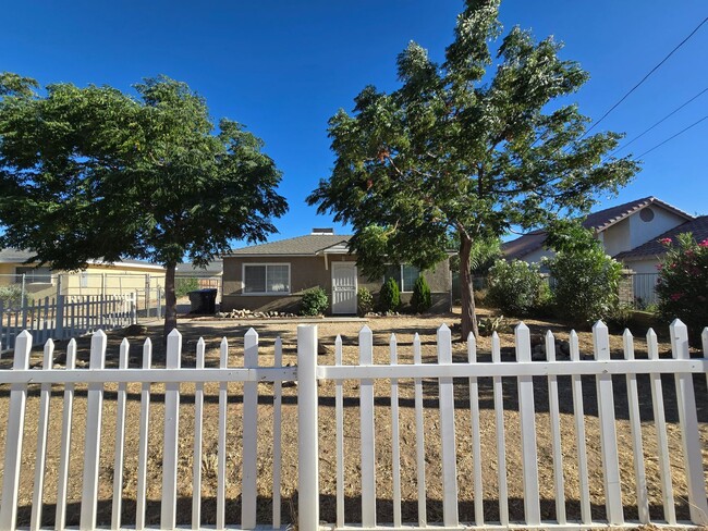 Building Photo - 4124 W Ave L 6