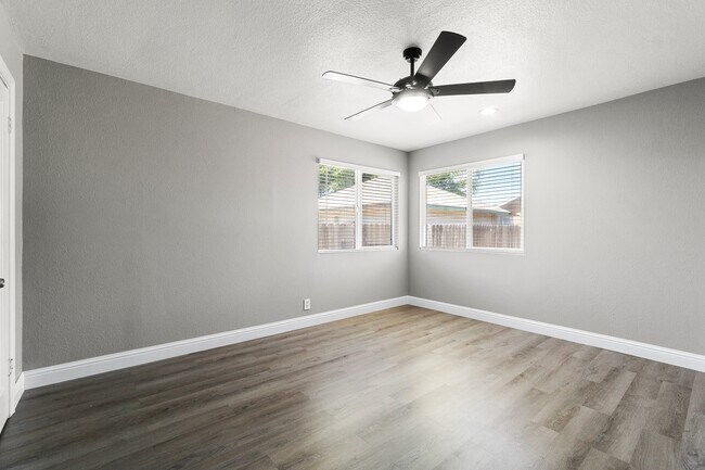 Foto del edificio - 914 W Cambridge Ave