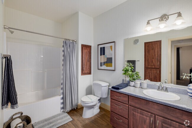 1 habitación, 1 baño - 749 pies cuadrados - Baño - Trails at SanTan