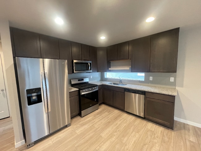 Building Photo - 5748 Thurless Ln