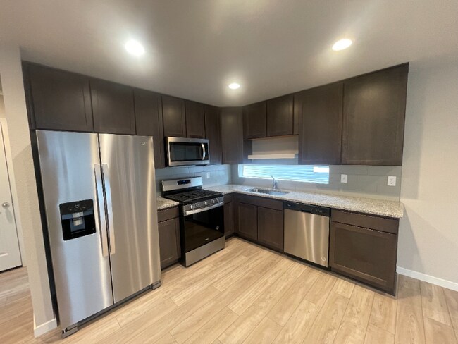 Foto del edificio - 5748 Thurless Ln