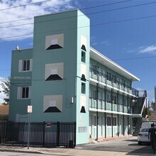 Building Photo - 1815 NW 1st Ct