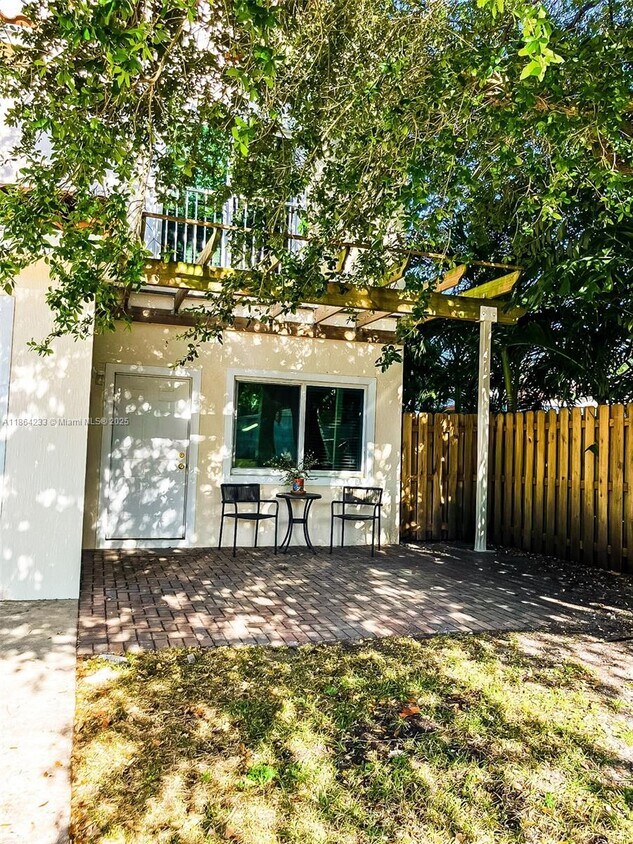 Foto principal - 2208 SW 3rd Ave