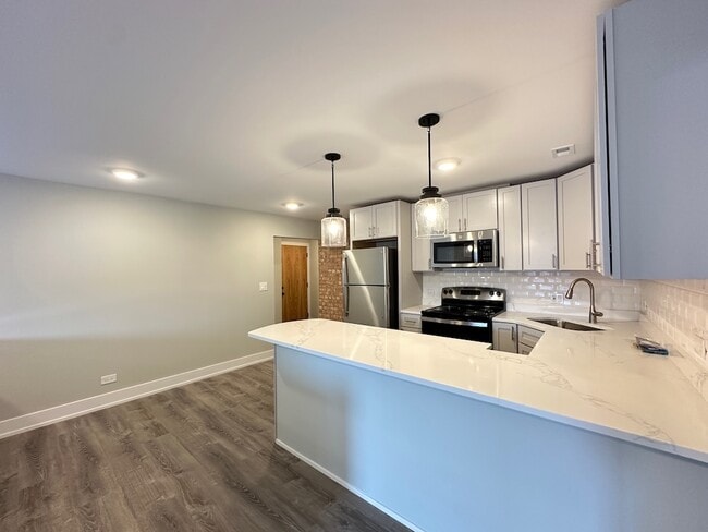 Building Photo - 1212 N La Salle Dr