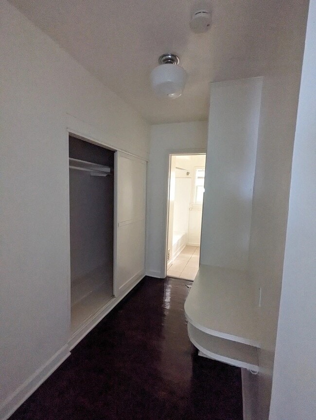 Building Photo - 346 N Palm Dr
