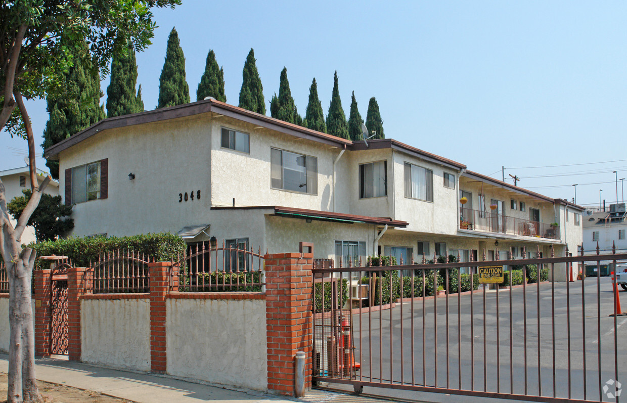 Primary Photo - 3048 Livonia Ave