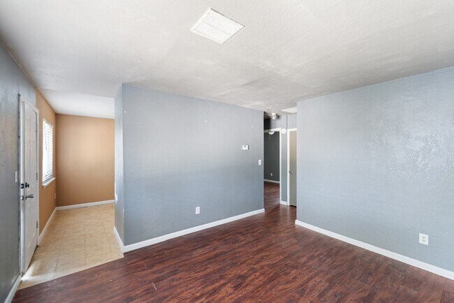 Foto del edificio - 3737 E 27th Pl