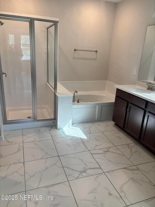 Foto del edificio - 12032 Bridgehampton Rd