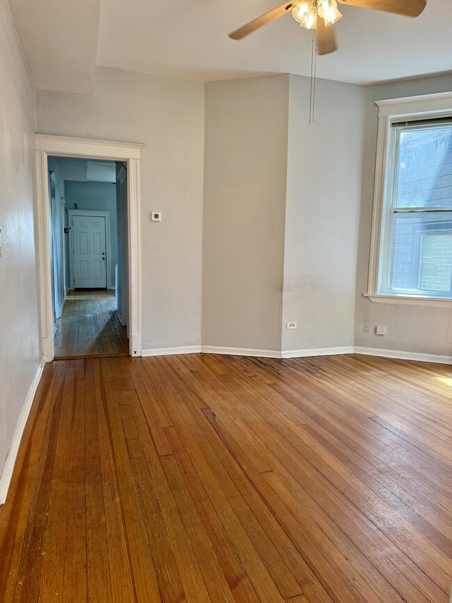Building Photo - 1833 N Sawyer Ave