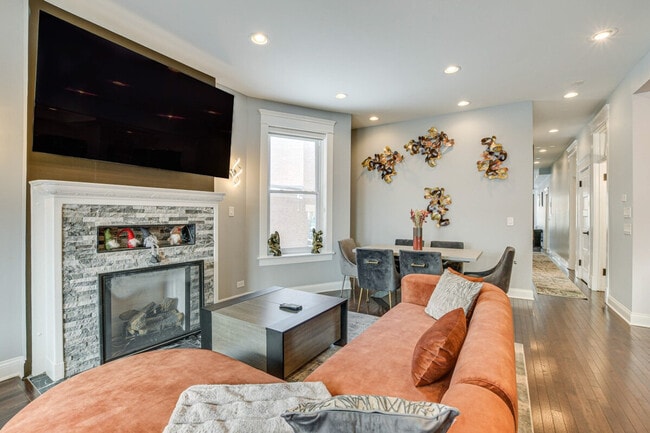 Building Photo - 2033 W Washington Blvd