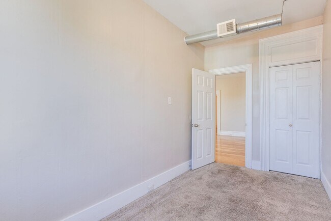 Building Photo - 35 Mt Oliver St