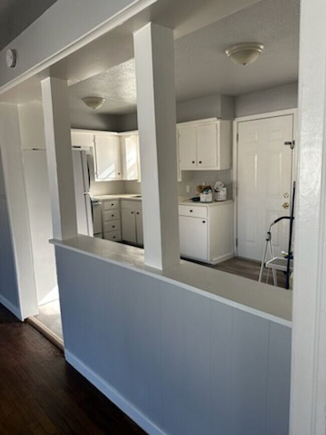 Building Photo - Price Reduction. Cozy 3 Bedroom