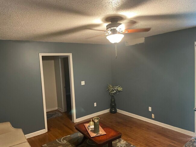 Foto del edificio - 1107 N Redding St