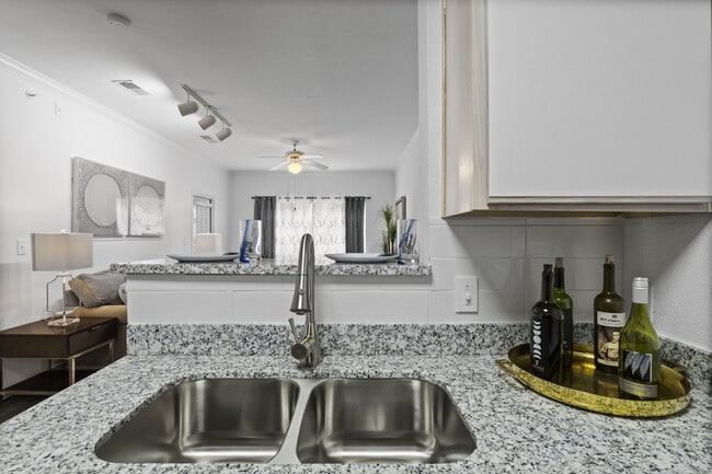 Building Photo - Vineyard Springs