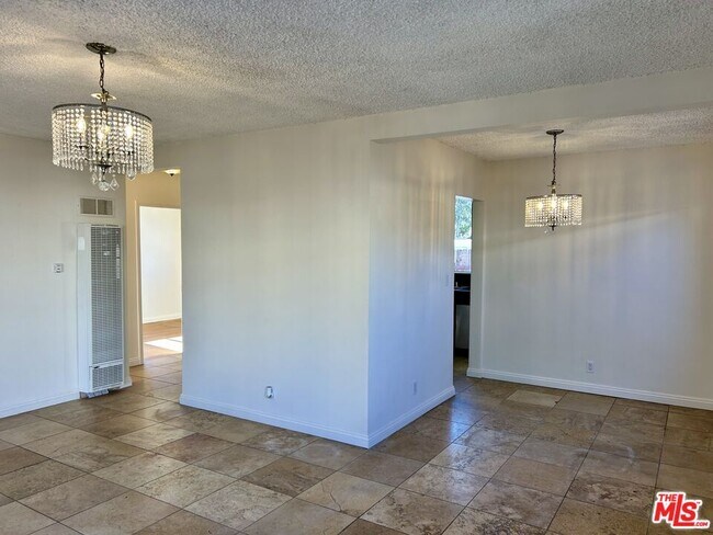 Foto del edificio - 12747 Bradley Ave