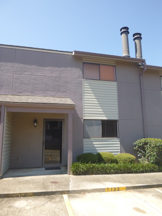 Building Photo - 110 W Bayou Pky